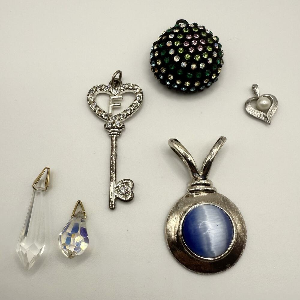 Lot of Six Pendants Silver Tone Cats Eye‎ Rhinestone Heart Key Crystal Pearl